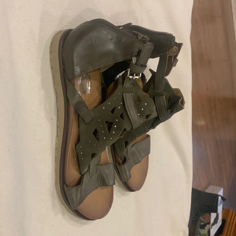 Size 8 Miz Mooz Taylor Sage Gladiator Sandals